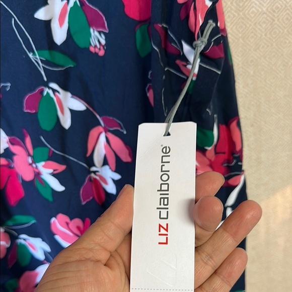 Floral V-Neck‎ Women's Top - Picture 3 of 10